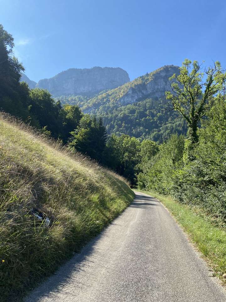 En se rapprochant des Ecouges