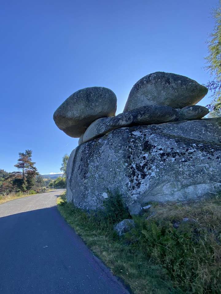 Pyramide en porte à faux