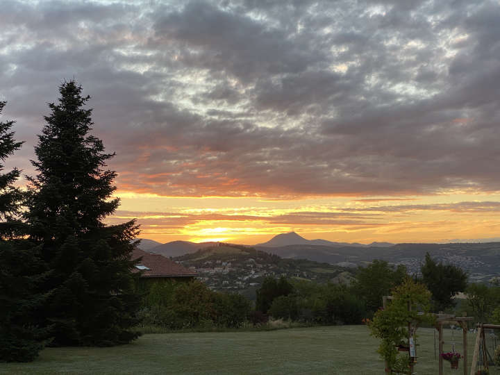 Coucher de soleil sur la chaîne des Puys