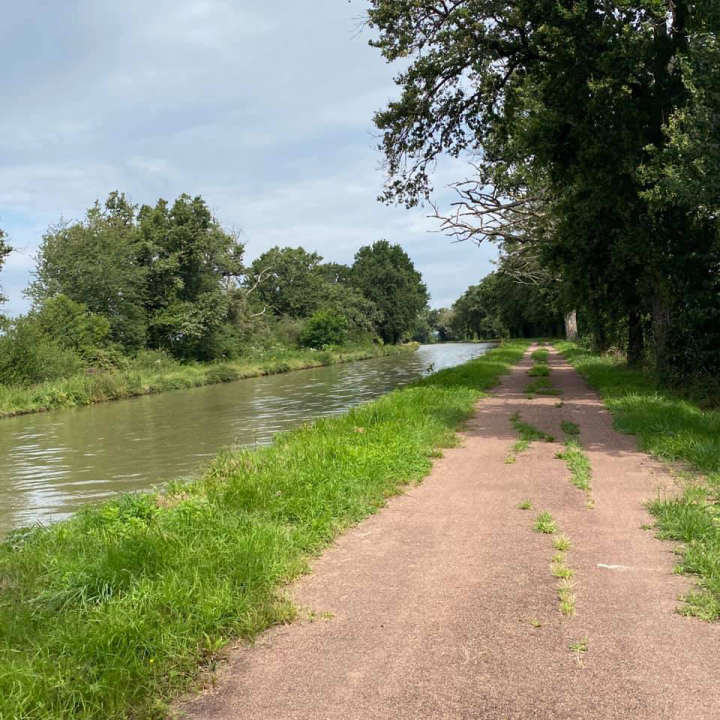 Canal latéral à la Loire