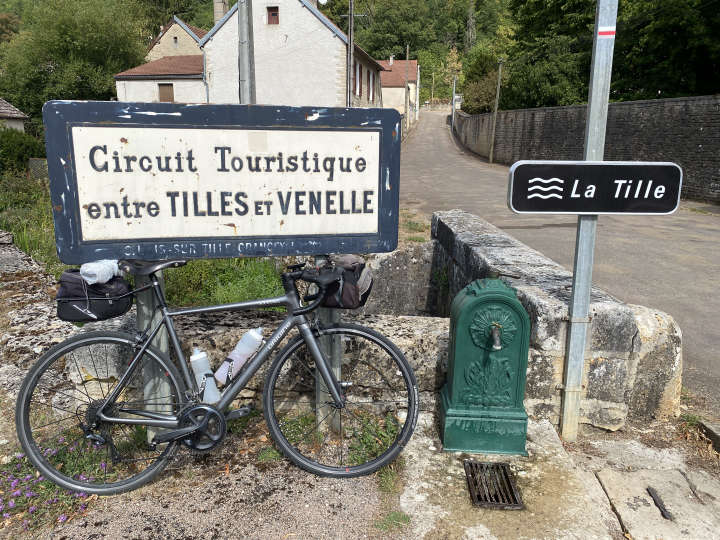 Un autre panneau vintage à Grancey-le-Château