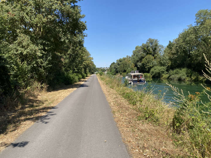 Canal latéral à la Marne